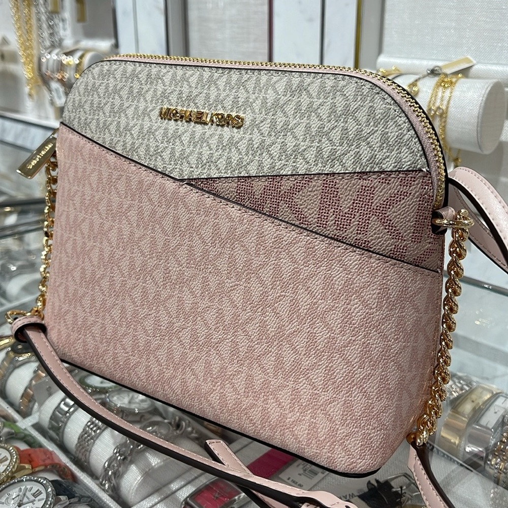 Michael Kors Jet Set Travel Md Color-Block Signature Logo Crossbody
Powder Blush - Picture 15 of 16